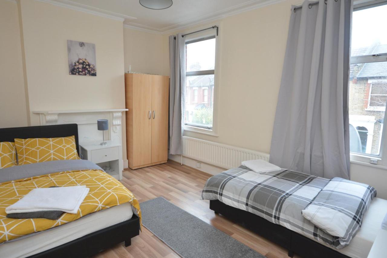 Cheerful 4 Bedroom House In Greater Лондон Экстерьер фото